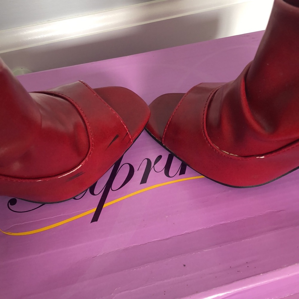 Red booties - Picture 3 of 3